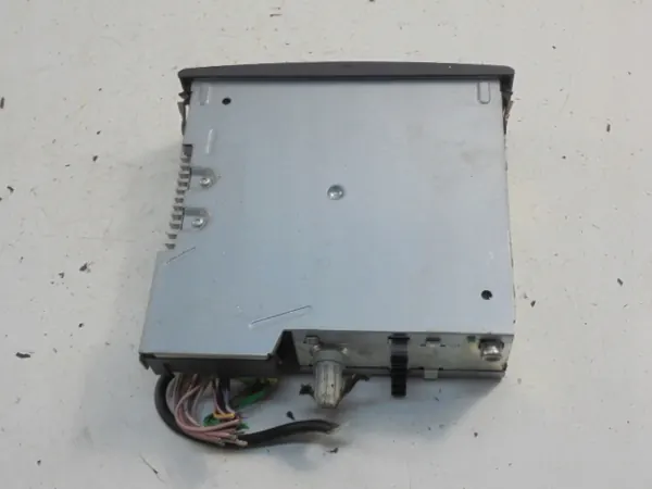 Rádio Renault Clio II OEM 8200633621 - Usado image 8