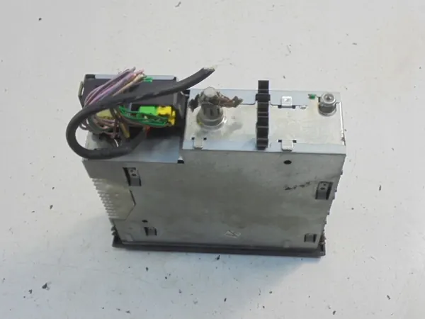 Rádio Renault Clio II OEM 8200633621 - Usado image 9