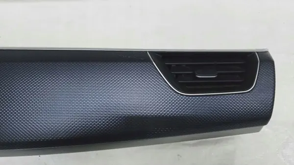 Grille de ventilation droite OEM 682113392R Renault Arkana image 3
