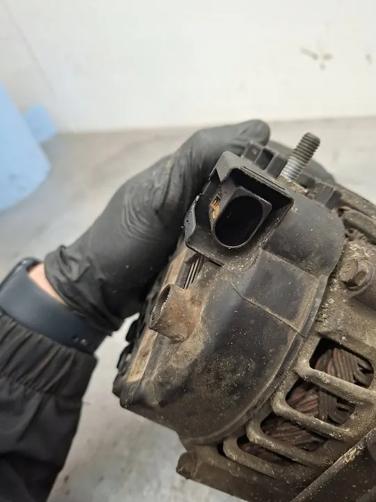 Vaihtovirtageneraattori Mercedes-Benz Sprinter W906 A000906282280 image 2