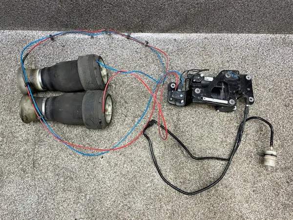 Compressor de suspensão a ar BMW X5 E70 X6 E71 OEM 40-221595 image 1