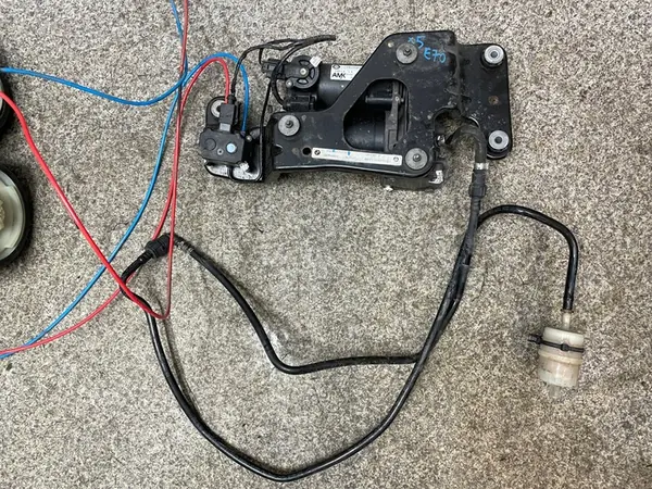 Compressor de suspensão a ar BMW X5 E70 X6 E71 OEM 40-221595 image 3