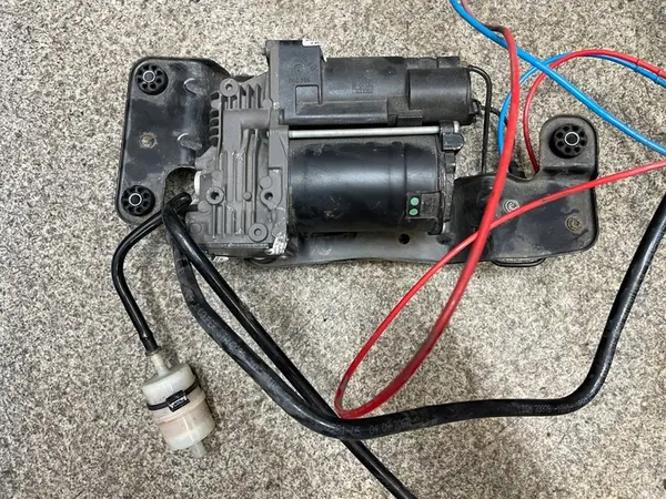 Compressor de suspensão a ar BMW X5 E70 X6 E71 OEM 40-221595 image 5