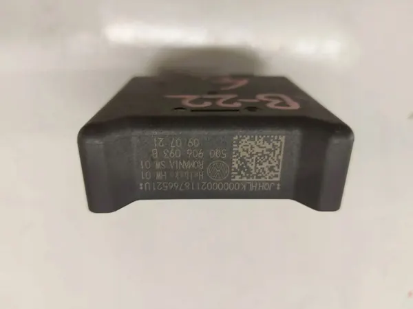 Brandstofpompregelmodule OEM 5Q0906093B - Gebruikt image 6