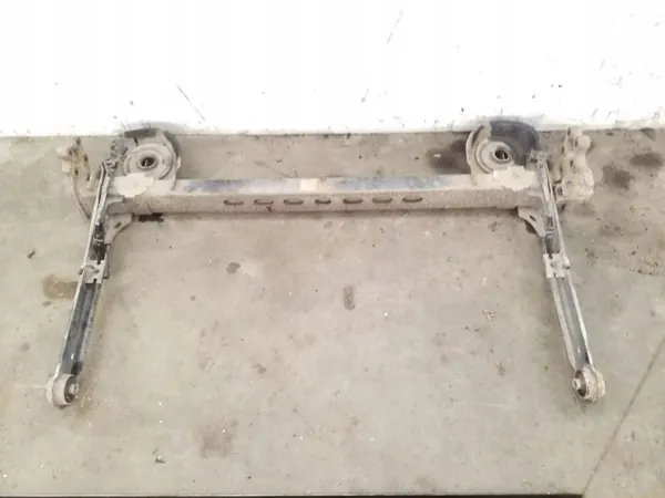 Opel Vivaro Achterbalk OEM 93859230 - Gebruikt image 3