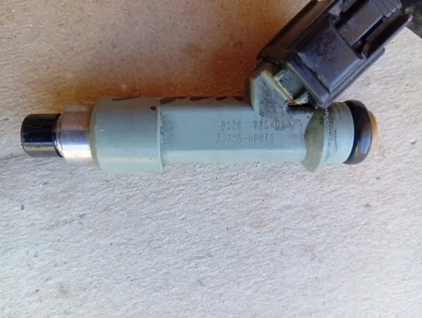 TOYOTA YARIS II AYGO Bränsleinsprutare 1.0 23250-00010 image 2