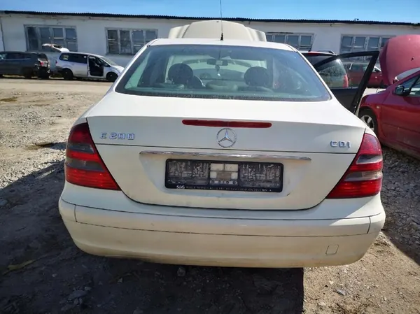 Mercedes-Benz E-CLASS Gasklep 2004 2.2L a6460900054 image 9