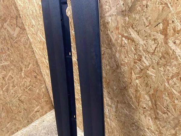 Guarniçao de pilar esquerdo Porsche Macan OEM 95b854885a1e0 image 3