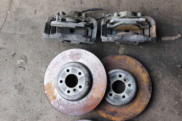 Conjunto de discos e pinças de freio BMW 5 F10 F11 image 5