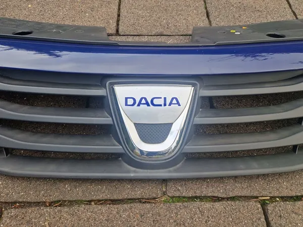 DACIA SANDERO I Front Bumper Grille 8200735104 image 3