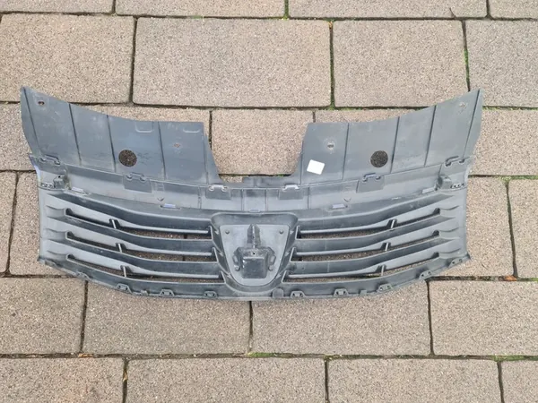 DACIA SANDERO I Front Bumper Grille 8200735104 image 7