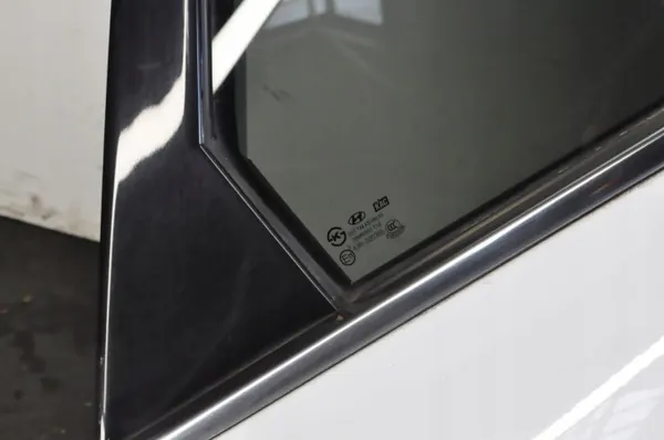 Puerta Trasera Derecha Hyundai i40 OEM 1589 Completa image 3