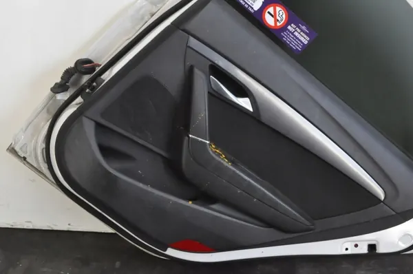 Puerta Trasera Derecha Hyundai i40 OEM 1589 Completa image 9