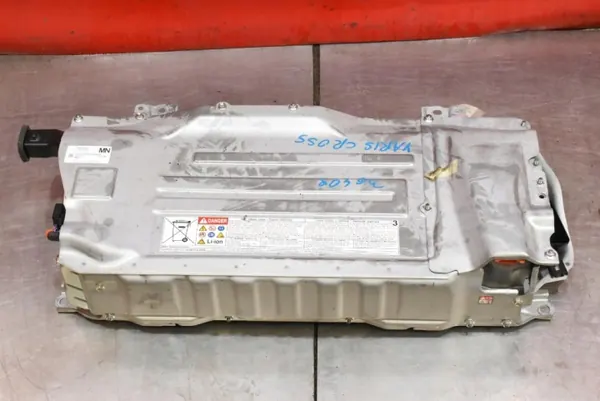 Batería Toyota OE G9280-K0011 usada para Yaris Cross image 2