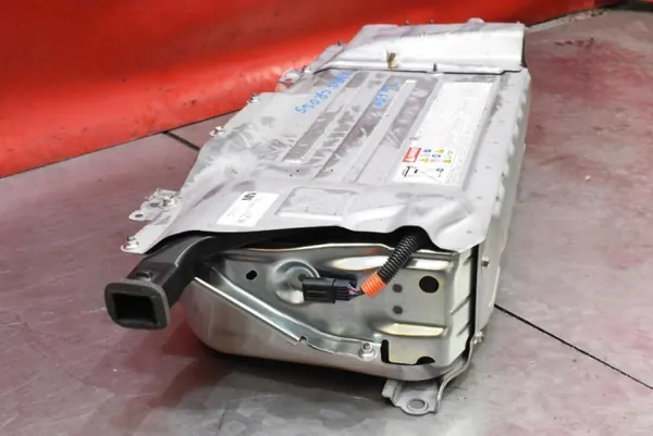 Batería Toyota OE G9280-K0011 usada para Yaris Cross image 4