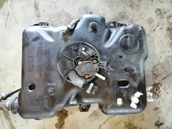 Réservoir AdBlue OEM 208993933R pour Vivaro B/Trafic III image 3