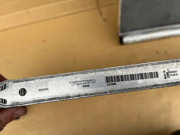 Radiador de agua Volvo XC60 II image 8