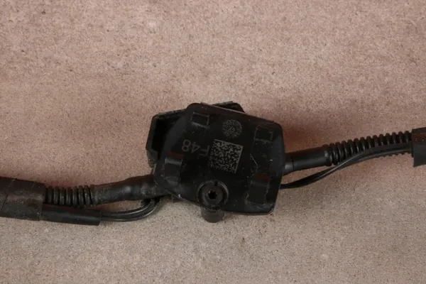 BMW X1 F48 Spolarledning OEM 7470622 - Begagnad image 3