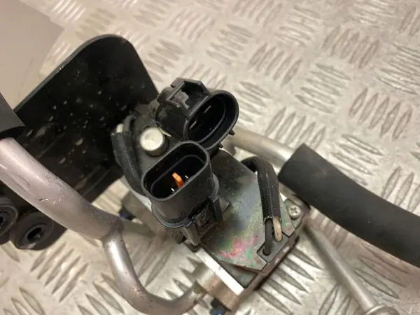 Válvula de expansión A/C Hyundai OEM 97724E4600 image 3