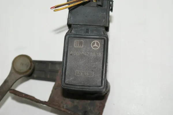 Mercedes SL R230 achter niveausensor OEM A0025428818 image 3