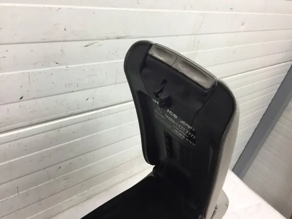 Mercedes CLK A209 C209 tunnelarmstöd grå OEM A2096802050 image 7