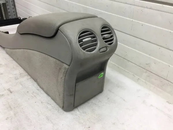 Mercedes CLK A209 C209 tunnelarmstöd grå OEM A2096802050 image 9