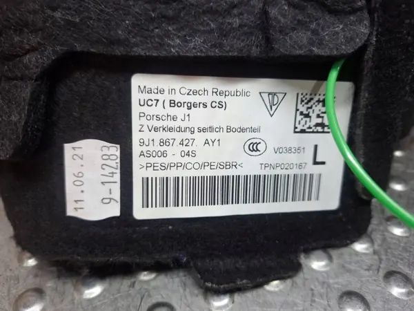 Linke Gepäckraumleiste OEM S26372693 Porsche Taycan image 4