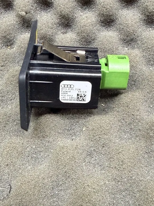 Enchufe USB OEM 8V1035726 para Audi image 3