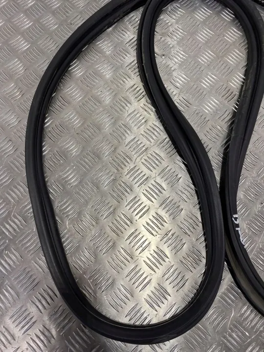 Junta de maletero Jeep Compass OEM FOB26807 - Usado image 4