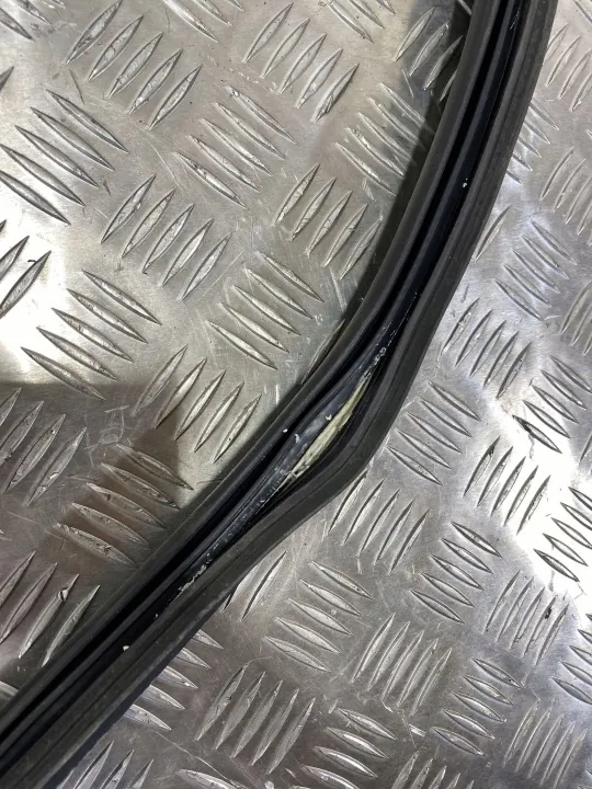 Junta de maletero Jeep Compass OEM FOB26807 - Usado image 6
