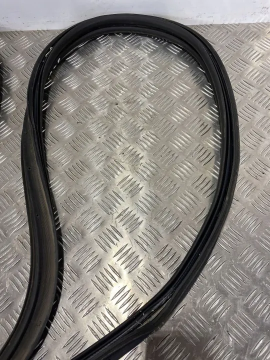 Junta de maletero Jeep Compass OEM FOB26807 - Usado image 7