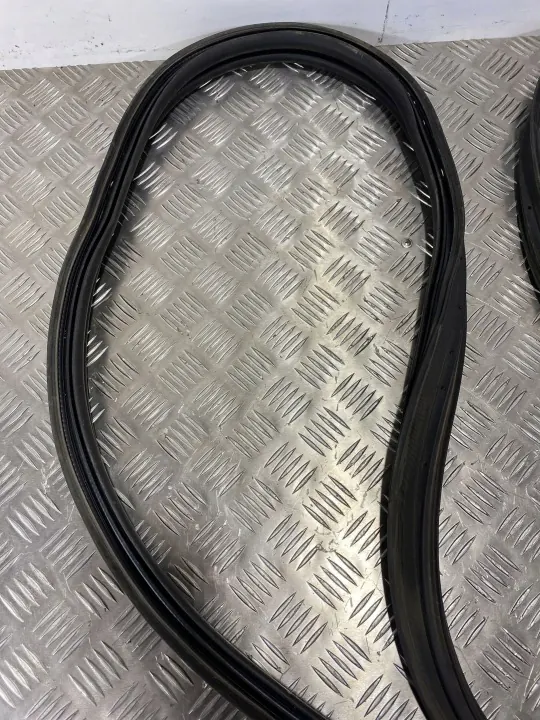 Junta de maletero Jeep Compass OEM FOB26807 - Usado image 9