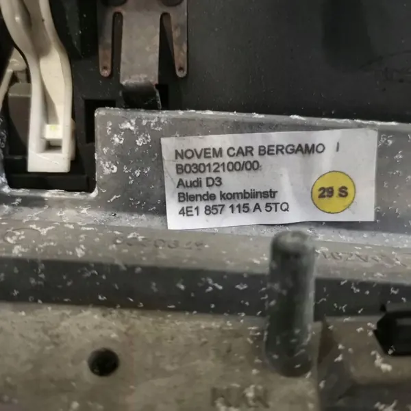 Audi A8 D3 Tampa Quadro OEM 4E1857115A image 3