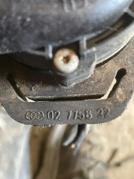 Pompe à eau Mercedes-Benz OEM 02775822 pour E W211 image 7