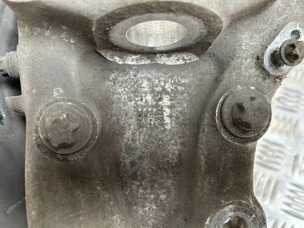 Mercedes-Benz S W222 etupyörän navan OEM A2221901 image 4