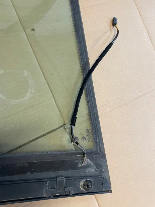 Vitre latérale arrière droite OEM 2432RGNC2RQO BMW 3 E36 image 4
