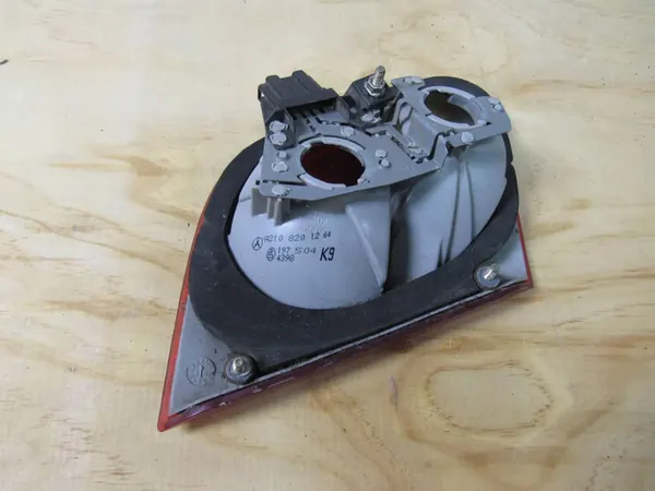 Mercedes-Benz E W210 1997 Rechter Achterlicht A2108201264 image 4