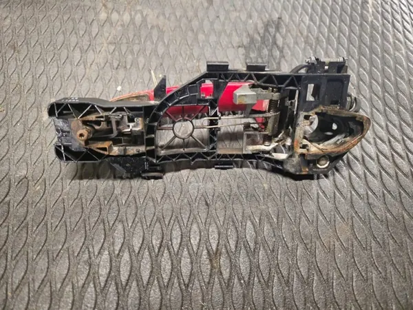 VW Passat B6 Vasemman Etu Ulko-ovikahva 3C0837885F image 3