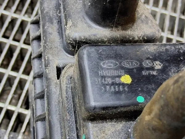 Begagnad Hyundai bränsleångkapsel OEM 31400-B9000 image 5