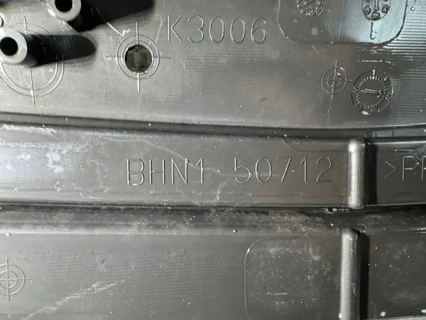 Mazda 3 III BM 13- Grilli OEM BHN1-50712 Käytetty image 4