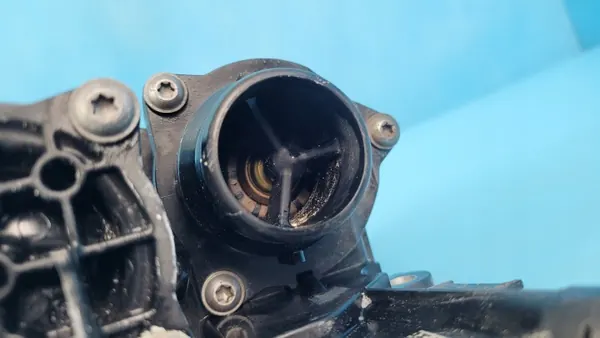 BMW X6 G06 termostathus OEM 8596107 - Begagnad image 9