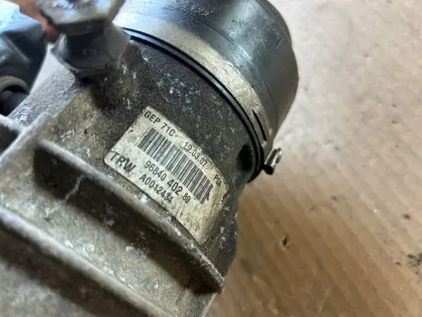 Citroen C4 Picasso ohjaustehostinpumppu 9684040280 image 3