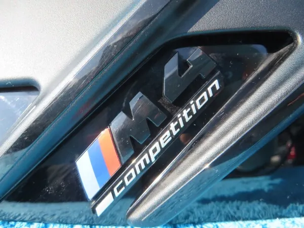BMW M4 Competition Lokasuojamerkki OEM 8076998 image 5
