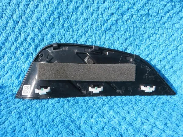 BMW M4 Competition Lokasuojamerkki OEM 8076998 image 6