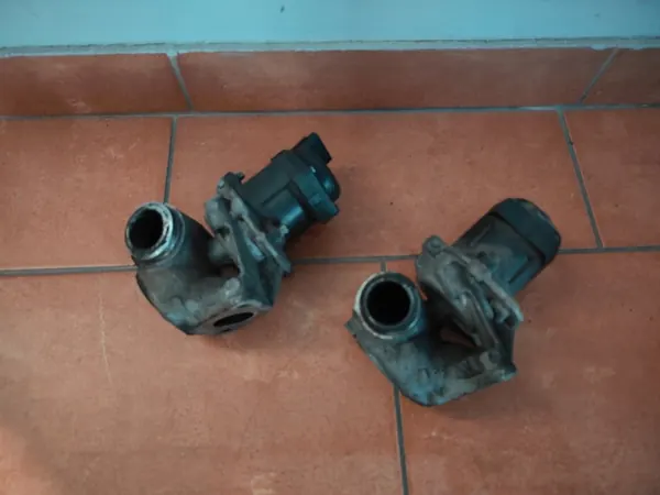 Soupape EGR FORD OEM 3M5Q9D475EA Pièce d'Occasion image 2