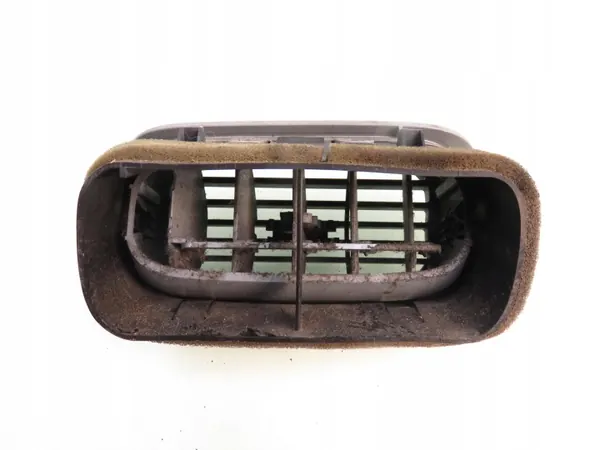 Vasen ilmanvaihtohila OEM 687615Z00 Nissan Questille image 4