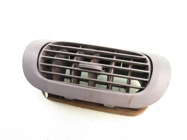 Vasen ilmanvaihtohila OEM 687615Z00 Nissan Questille image 5