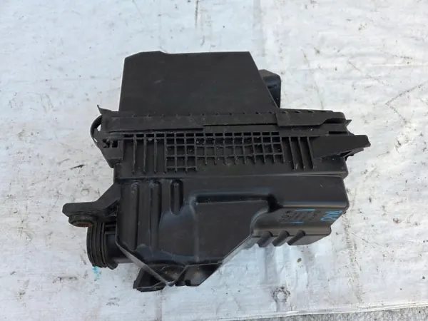 Ilmansuodatin Kotelo OEM 28112-h8450 Kia Rio IV:lle image 2