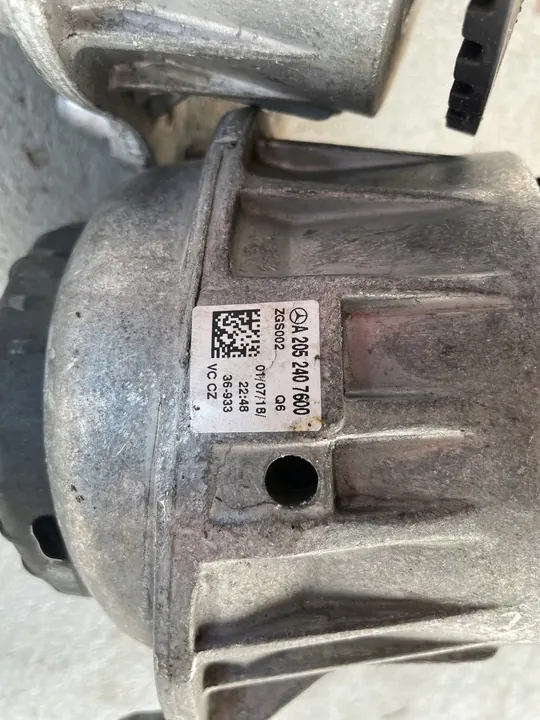 Moottorin tuki Mercedes A2052407600 A2052407700 image 3