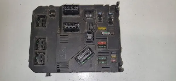 Módulo de carroceria BSI-F01-00 Peugeot Citroen S118085300J image 1